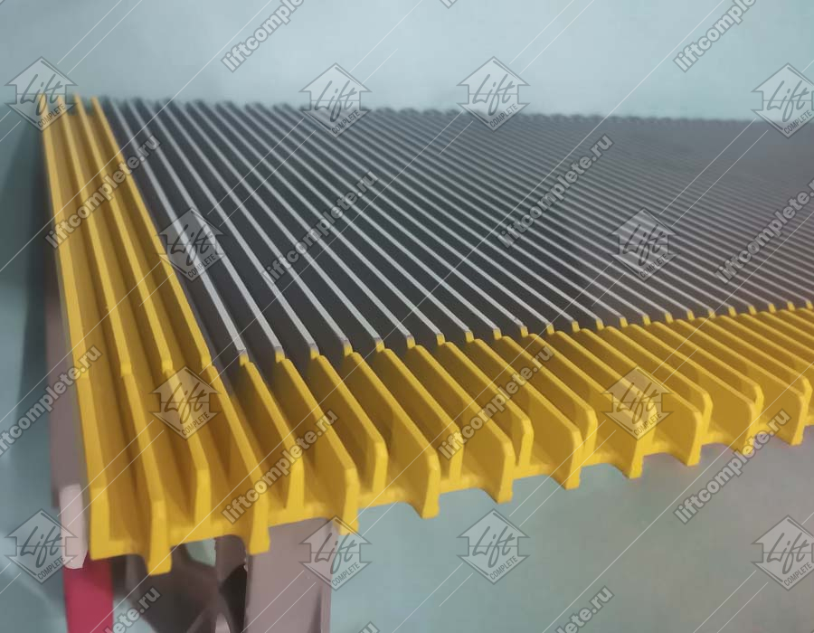 Ступень эскалатора, 9300, 800 мм, диаметр роликов - 70x25 мм, три окрашенные желтые линии демаркации