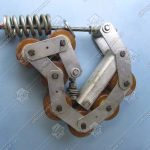 Прижимная роликовая цепь поручня эскалатора, OTIS 506 NCE, 7 роликов (тип Z4), шаг - 80 мм, с кронштейном