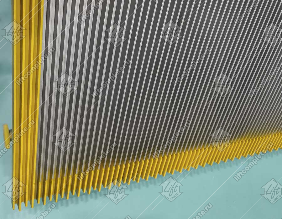 Ступень эскалатора, ECLIPSE, 800 мм, диаметр роликов - 70 мм, три желтые окрашенные линии демаркации